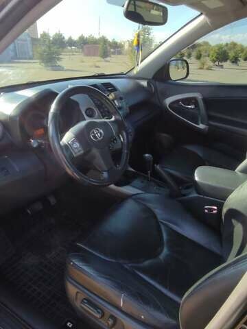 Черный Тойота РАВ 4, объемом двигателя 2 л и пробегом 165 тыс. км за 9500 $, фото 1 на Automoto.ua