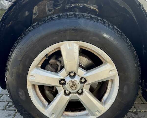 Черный Тойота РАВ 4, объемом двигателя 2 л и пробегом 245 тыс. км за 7999 $, фото 11 на Automoto.ua