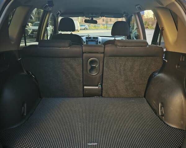 Черный Тойота РАВ 4, объемом двигателя 1.99 л и пробегом 313 тыс. км за 12000 $, фото 13 на Automoto.ua