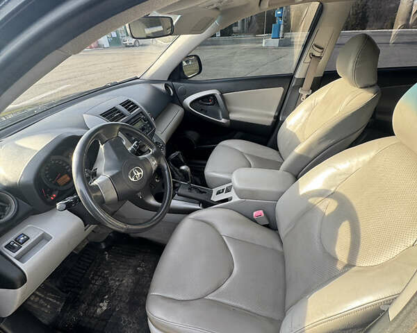 Чорний Тойота РАВ 4, об'ємом двигуна 2.36 л та пробігом 190 тис. км за 8600 $, фото 19 на Automoto.ua