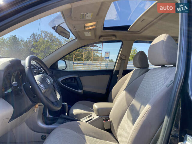 Черный Тойота РАВ 4, объемом двигателя 2.36 л и пробегом 254 тыс. км за 9700 $, фото 8 на Automoto.ua