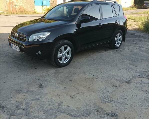 Чорний Тойота РАВ 4, об'ємом двигуна 2 л та пробігом 240 тис. км за 10300 $, фото 4 на Automoto.ua