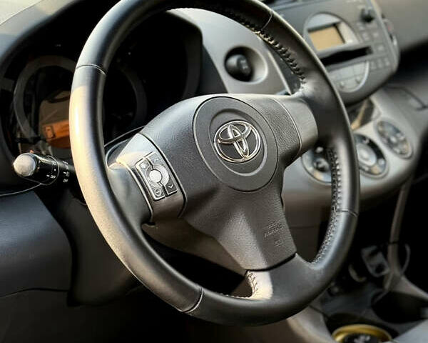 Чорний Тойота РАВ 4, об'ємом двигуна 2 л та пробігом 189 тис. км за 9500 $, фото 32 на Automoto.ua