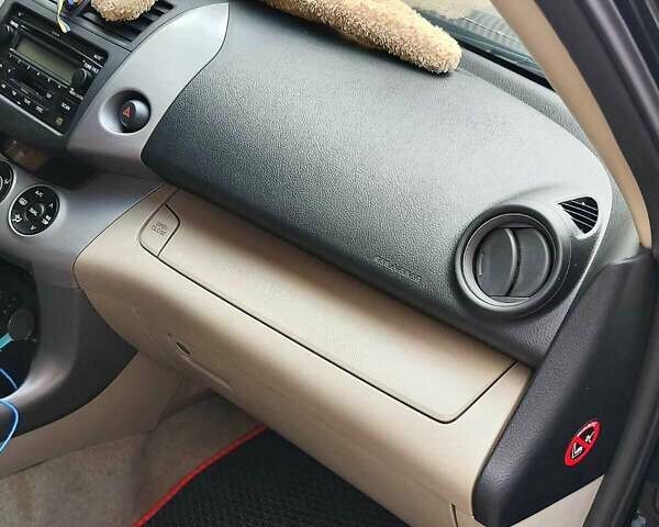 Чорний Тойота РАВ 4, об'ємом двигуна 2.4 л та пробігом 91 тис. км за 12500 $, фото 30 на Automoto.ua