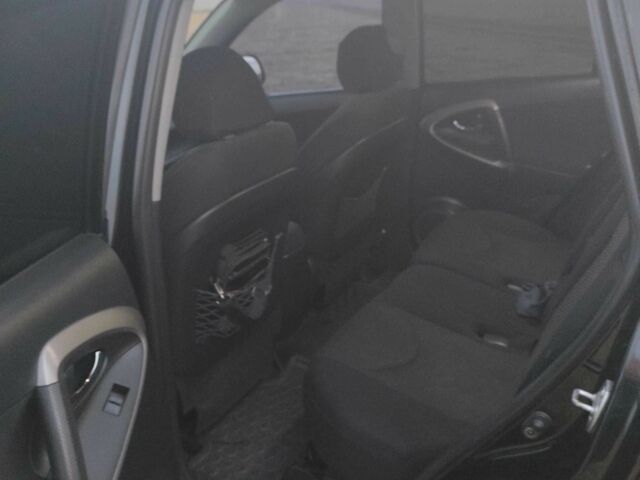 Чорний Тойота РАВ 4, об'ємом двигуна 2 л та пробігом 242 тис. км за 9000 $, фото 5 на Automoto.ua