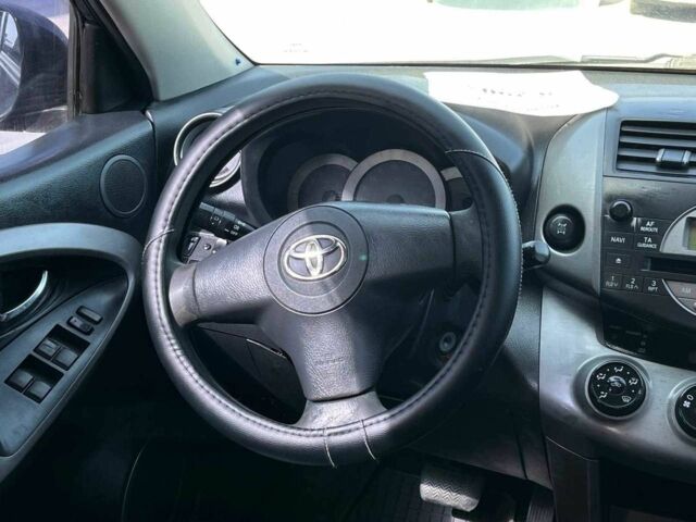 Чорний Тойота РАВ 4, об'ємом двигуна 2 л та пробігом 300 тис. км за 6490 $, фото 16 на Automoto.ua