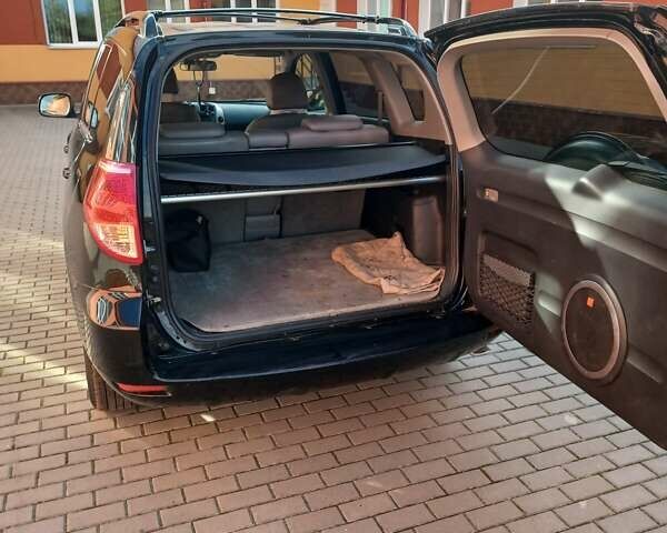 Черный Тойота РАВ 4, объемом двигателя 2.36 л и пробегом 200 тыс. км за 9000 $, фото 4 на Automoto.ua