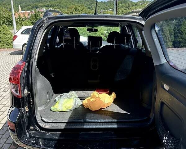 Черный Тойота РАВ 4, объемом двигателя 2 л и пробегом 245 тыс. км за 7999 $, фото 9 на Automoto.ua