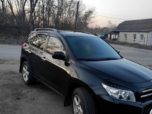 Черный Тойота РАВ 4, объемом двигателя 2 л и пробегом 241 тыс. км за 9000 $, фото 1 на Automoto.ua