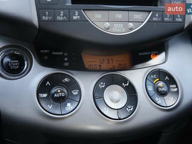 Черный Тойота РАВ 4, объемом двигателя 2 л и пробегом 170 тыс. км за 10000 $, фото 16 на Automoto.ua