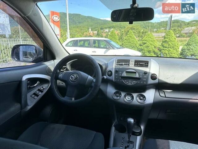 Черный Тойота РАВ 4, объемом двигателя 2 л и пробегом 245 тыс. км за 7999 $, фото 6 на Automoto.ua