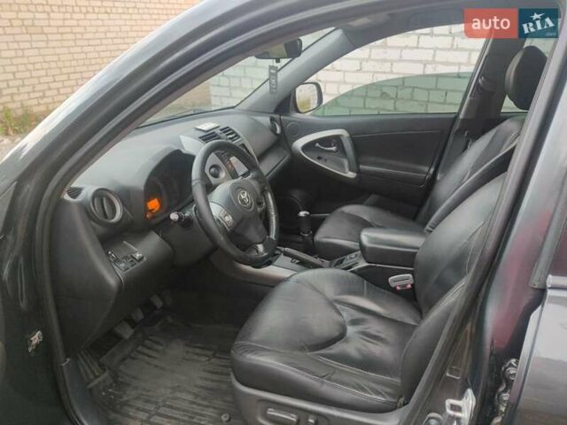 Черный Тойота РАВ 4, объемом двигателя 2 л и пробегом 294 тыс. км за 8300 $, фото 10 на Automoto.ua