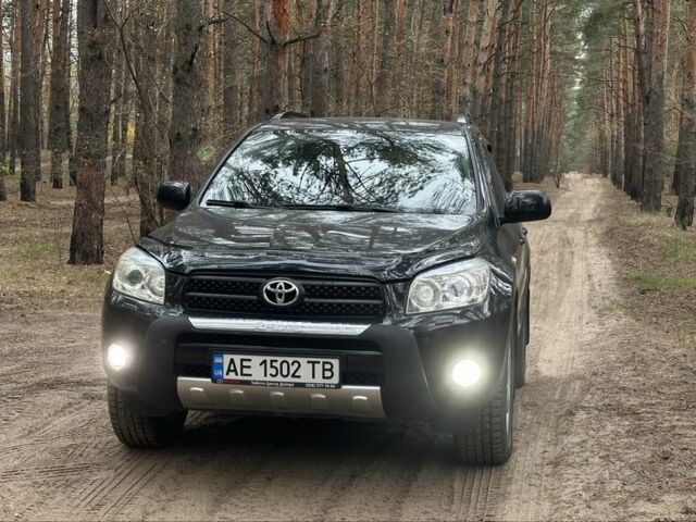 Черный Тойота РАВ 4, объемом двигателя 2 л и пробегом 189 тыс. км за 9500 $, фото 1 на Automoto.ua