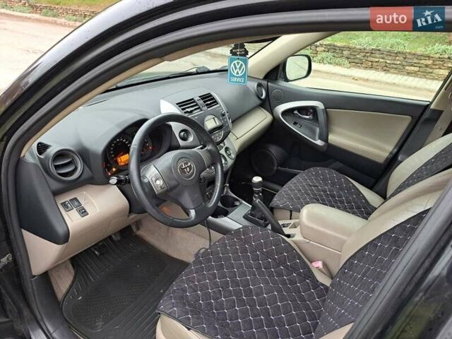 Чорний Тойота РАВ 4, об'ємом двигуна 2.2 л та пробігом 305 тис. км за 4250 $, фото 2 на Automoto.ua