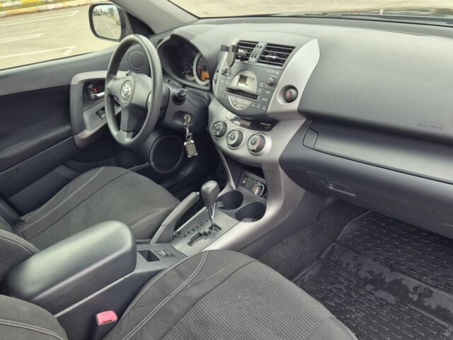 Черный Тойота РАВ 4, объемом двигателя 2 л и пробегом 173 тыс. км за 8999 $, фото 5 на Automoto.ua