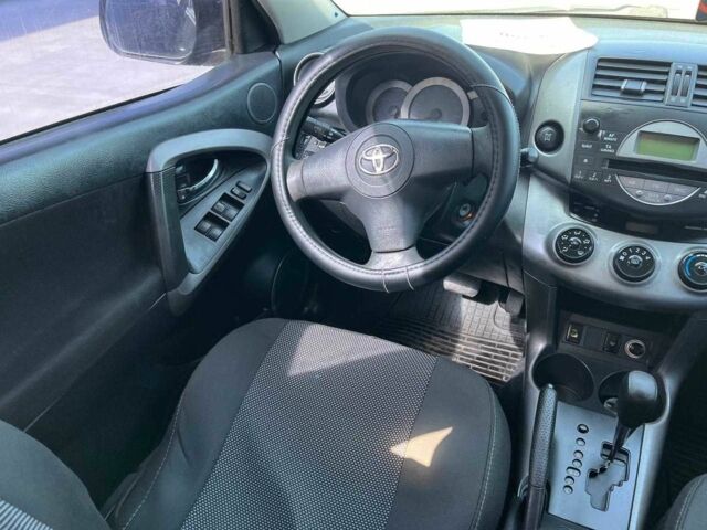 Чорний Тойота РАВ 4, об'ємом двигуна 2 л та пробігом 300 тис. км за 6490 $, фото 15 на Automoto.ua