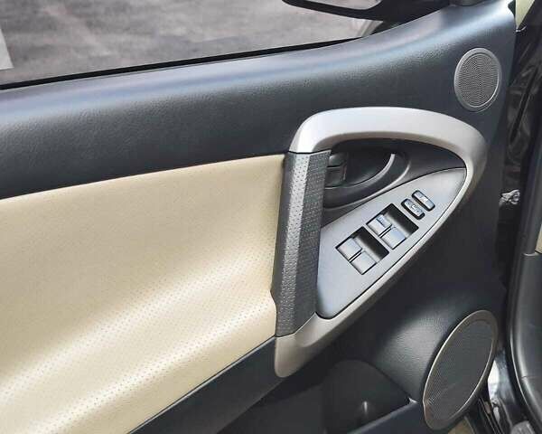 Чорний Тойота РАВ 4, об'ємом двигуна 2.4 л та пробігом 91 тис. км за 12500 $, фото 27 на Automoto.ua