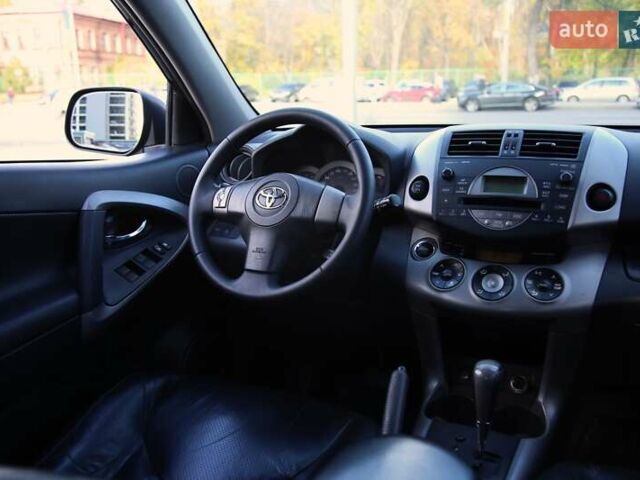 Черный Тойота РАВ 4, объемом двигателя 2 л и пробегом 170 тыс. км за 10000 $, фото 10 на Automoto.ua