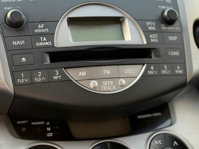 Черный Тойота РАВ 4, объемом двигателя 2 л и пробегом 189 тыс. км за 9500 $, фото 20 на Automoto.ua