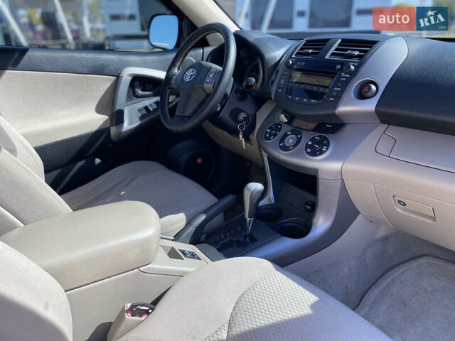 Черный Тойота РАВ 4, объемом двигателя 2.36 л и пробегом 254 тыс. км за 9700 $, фото 7 на Automoto.ua