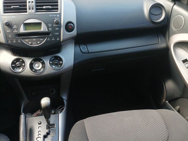 Черный Тойота РАВ 4, объемом двигателя 2 л и пробегом 240 тыс. км за 9999 $, фото 13 на Automoto.ua