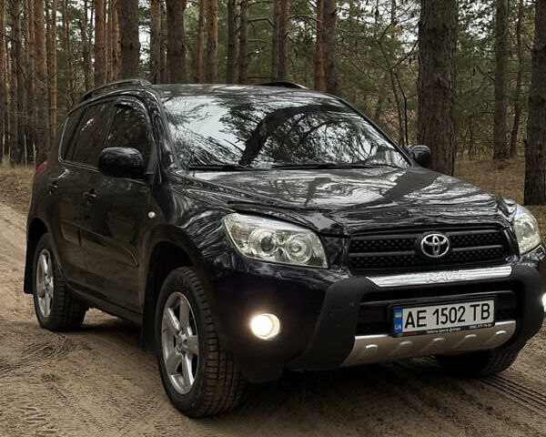 Чорний Тойота РАВ 4, об'ємом двигуна 2 л та пробігом 189 тис. км за 9500 $, фото 1 на Automoto.ua