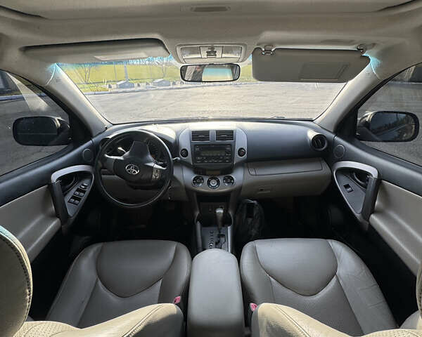 Чорний Тойота РАВ 4, об'ємом двигуна 2.36 л та пробігом 190 тис. км за 8600 $, фото 18 на Automoto.ua