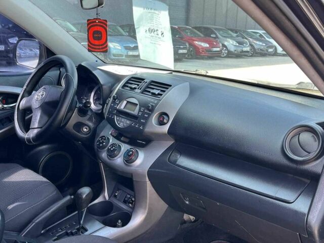 Чорний Тойота РАВ 4, об'ємом двигуна 2 л та пробігом 300 тис. км за 6490 $, фото 11 на Automoto.ua