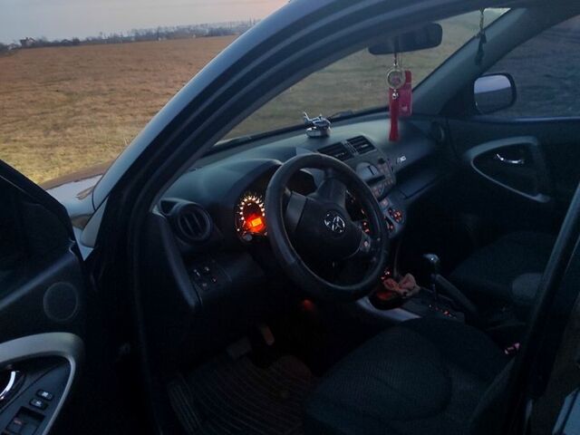 Черный Тойота РАВ 4, объемом двигателя 2 л и пробегом 238 тыс. км за 9500 $, фото 3 на Automoto.ua