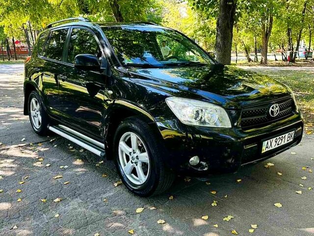 Черный Тойота РАВ 4, объемом двигателя 2 л и пробегом 257 тыс. км за 7999 $, фото 1 на Automoto.ua