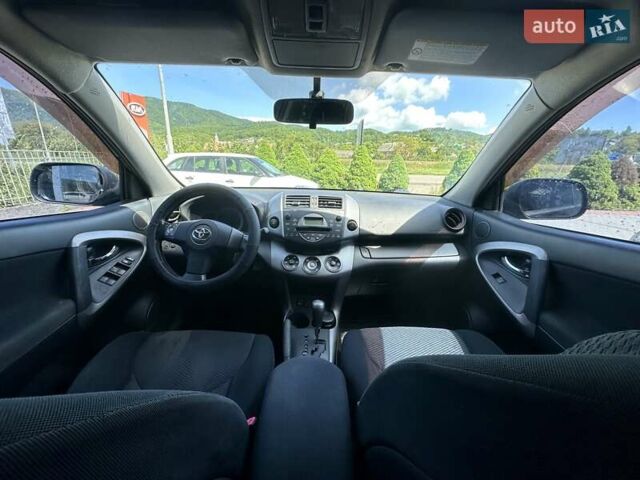 Черный Тойота РАВ 4, объемом двигателя 2 л и пробегом 245 тыс. км за 7999 $, фото 2 на Automoto.ua