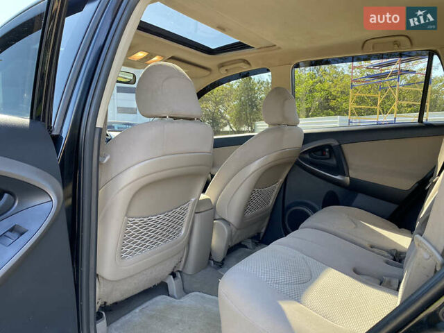 Черный Тойота РАВ 4, объемом двигателя 2.36 л и пробегом 254 тыс. км за 9700 $, фото 9 на Automoto.ua