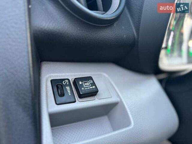 Черный Тойота РАВ 4, объемом двигателя 2.36 л и пробегом 192 тыс. км за 8999 $, фото 27 на Automoto.ua