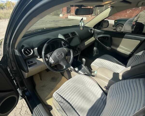 Тойота РАВ 4 2006 в Краматорске на Automoto.ua Черный Тойота РАВ 4, объемом двигателя 2.4 л и пробегом 240 тыс. км за 10700 $, фото 6 на Automoto.ua