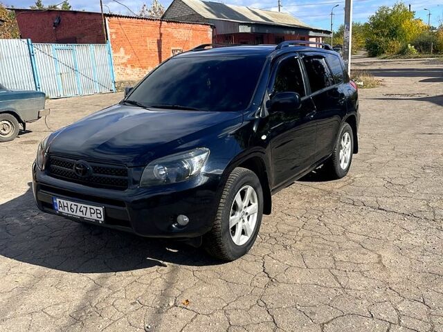 Черный Тойота РАВ 4, объемом двигателя 2.4 л и пробегом 240 тыс. км за 9600 $, фото 2 на Automoto.ua
