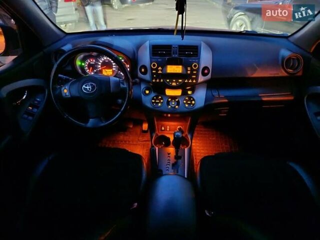 Черный Тойота РАВ 4, объемом двигателя 2 л и пробегом 165 тыс. км за 9500 $, фото 16 на Automoto.ua