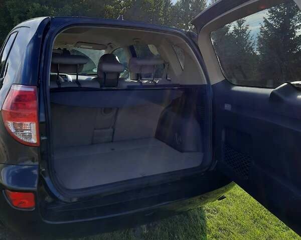 Черный Тойота РАВ 4, объемом двигателя 2.2 л и пробегом 209 тыс. км за 10500 $, фото 9 на Automoto.ua