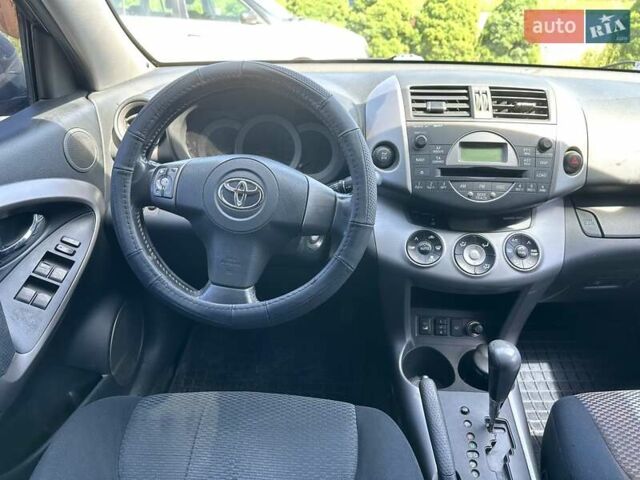 Черный Тойота РАВ 4, объемом двигателя 2 л и пробегом 245 тыс. км за 7999 $, фото 8 на Automoto.ua