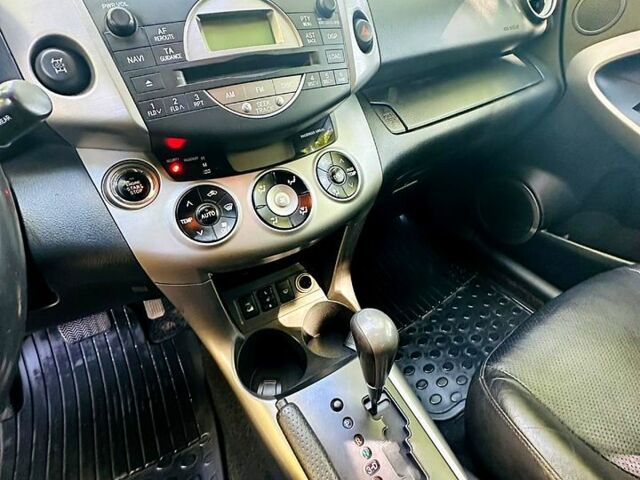 Черный Тойота РАВ 4, объемом двигателя 2 л и пробегом 257 тыс. км за 7999 $, фото 7 на Automoto.ua