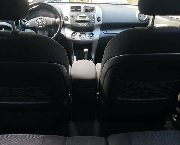 Чорний Тойота РАВ 4, об'ємом двигуна 2 л та пробігом 240 тис. км за 10300 $, фото 15 на Automoto.ua