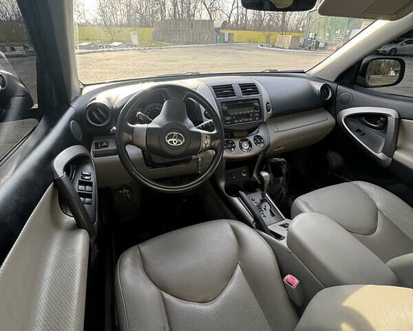 Чорний Тойота РАВ 4, об'ємом двигуна 2.36 л та пробігом 190 тис. км за 8600 $, фото 16 на Automoto.ua