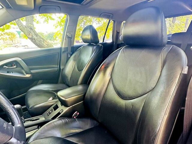 Черный Тойота РАВ 4, объемом двигателя 2 л и пробегом 257 тыс. км за 7999 $, фото 6 на Automoto.ua