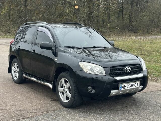 Черный Тойота РАВ 4, объемом двигателя 2 л и пробегом 240 тыс. км за 8300 $, фото 1 на Automoto.ua