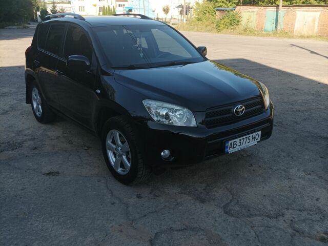 Черный Тойота РАВ 4, объемом двигателя 2 л и пробегом 240 тыс. км за 9999 $, фото 1 на Automoto.ua