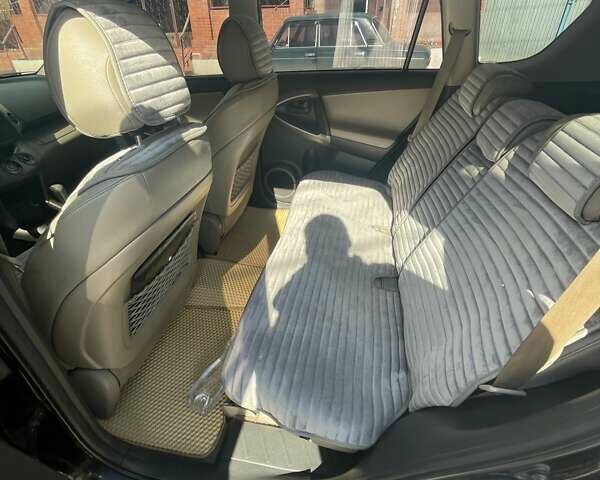 Тойота РАВ 4 2006 в Краматорске на Automoto.ua Черный Тойота РАВ 4, объемом двигателя 2.4 л и пробегом 240 тыс. км за 10700 $, фото 8 на Automoto.ua