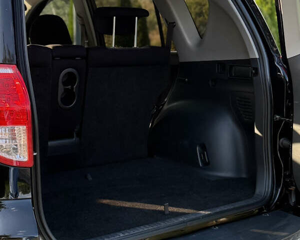 Чорний Тойота РАВ 4, об'ємом двигуна 2 л та пробігом 189 тис. км за 9500 $, фото 28 на Automoto.ua