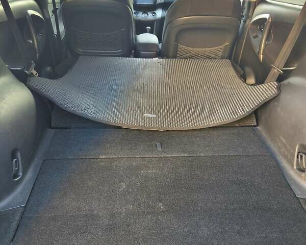 Черный Тойота РАВ 4, объемом двигателя 1.99 л и пробегом 313 тыс. км за 12000 $, фото 18 на Automoto.ua