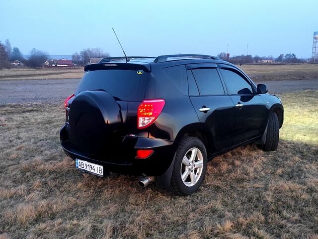 Черный Тойота РАВ 4, объемом двигателя 2 л и пробегом 238 тыс. км за 9500 $, фото 4 на Automoto.ua