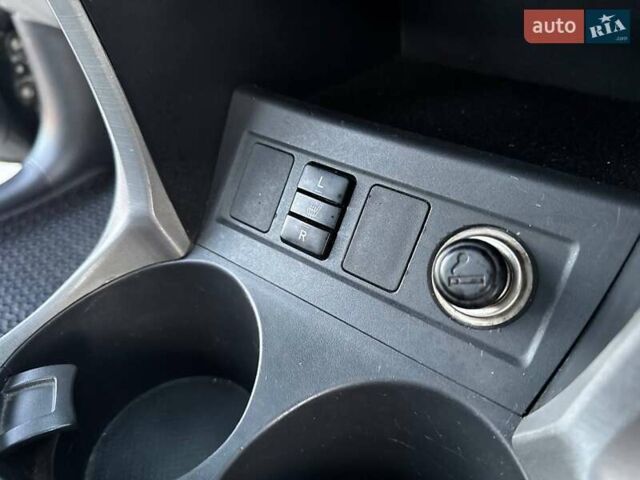 Черный Тойота РАВ 4, объемом двигателя 2.36 л и пробегом 192 тыс. км за 8999 $, фото 43 на Automoto.ua