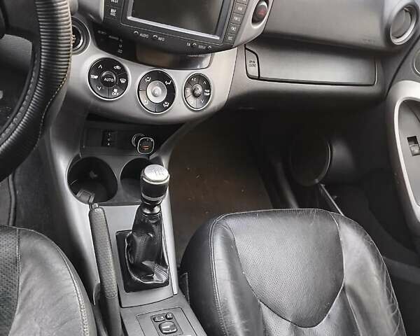 Черный Тойота РАВ 4, объемом двигателя 2.2 л и пробегом 323 тыс. км за 6000 $, фото 5 на Automoto.ua